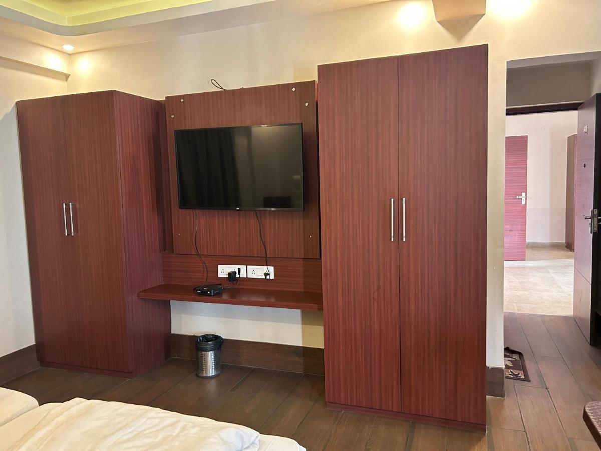 The Aster Enclave Hotel コルカタ エクステリア 写真